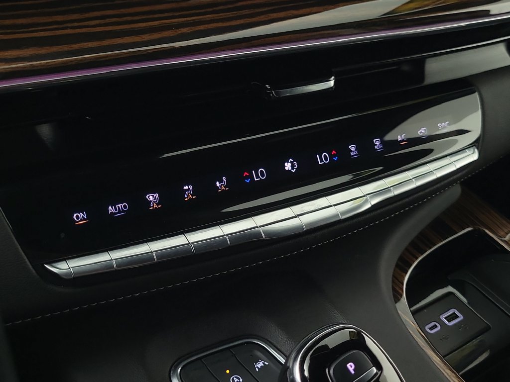 Used 2024 Cadillac Escalade ESV Premium Luxury RWD image 28