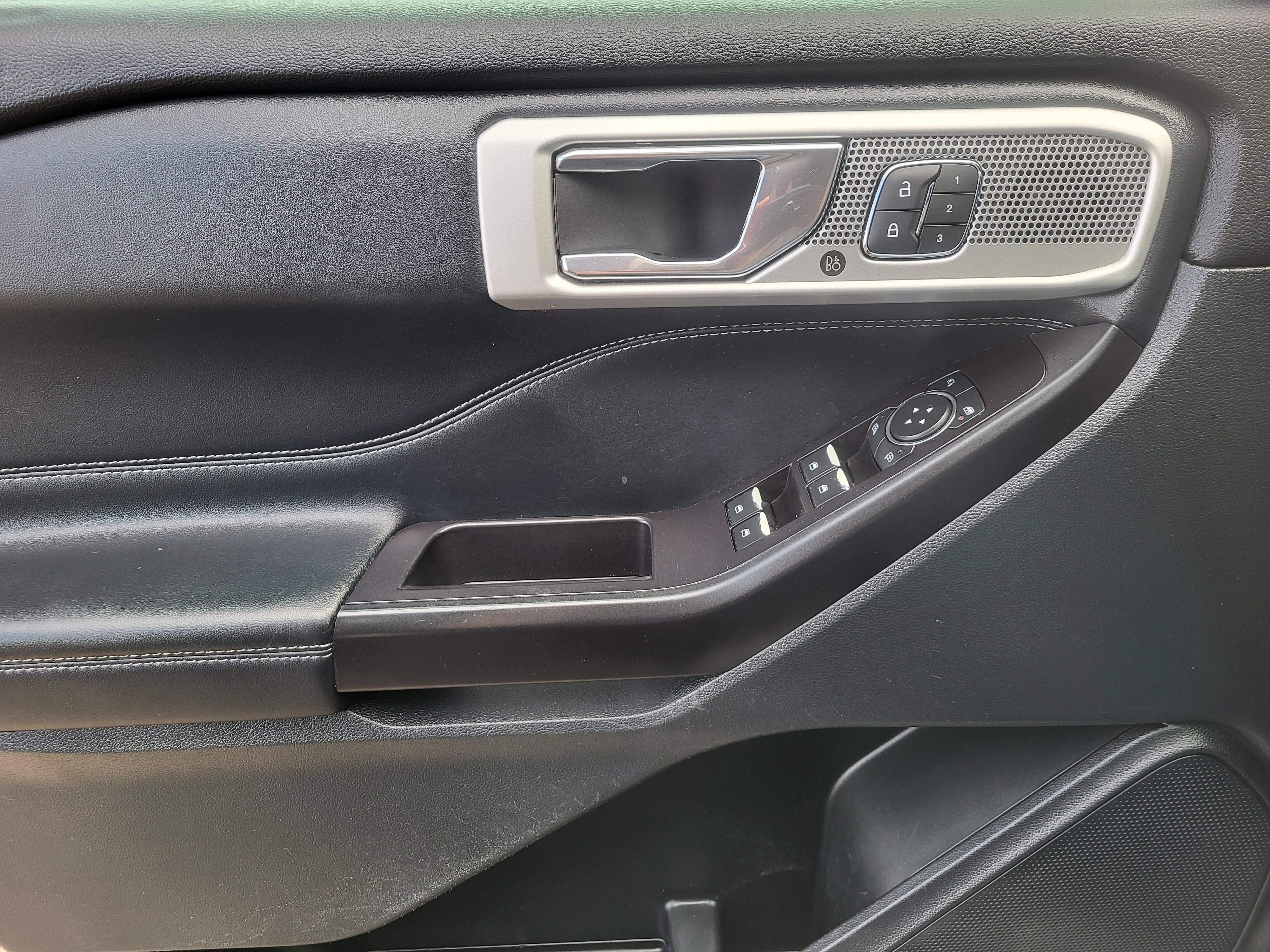 Used 2020 Ford Explorer Limited image 19