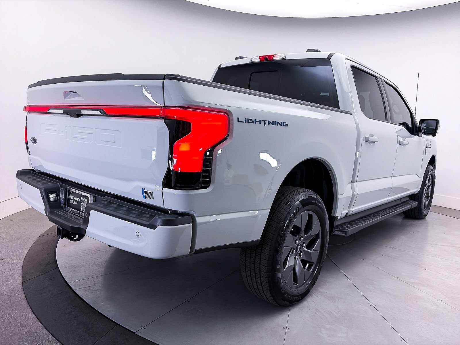 Used 2023 Ford F150 Lightning Lariat AWD/4WD image 17