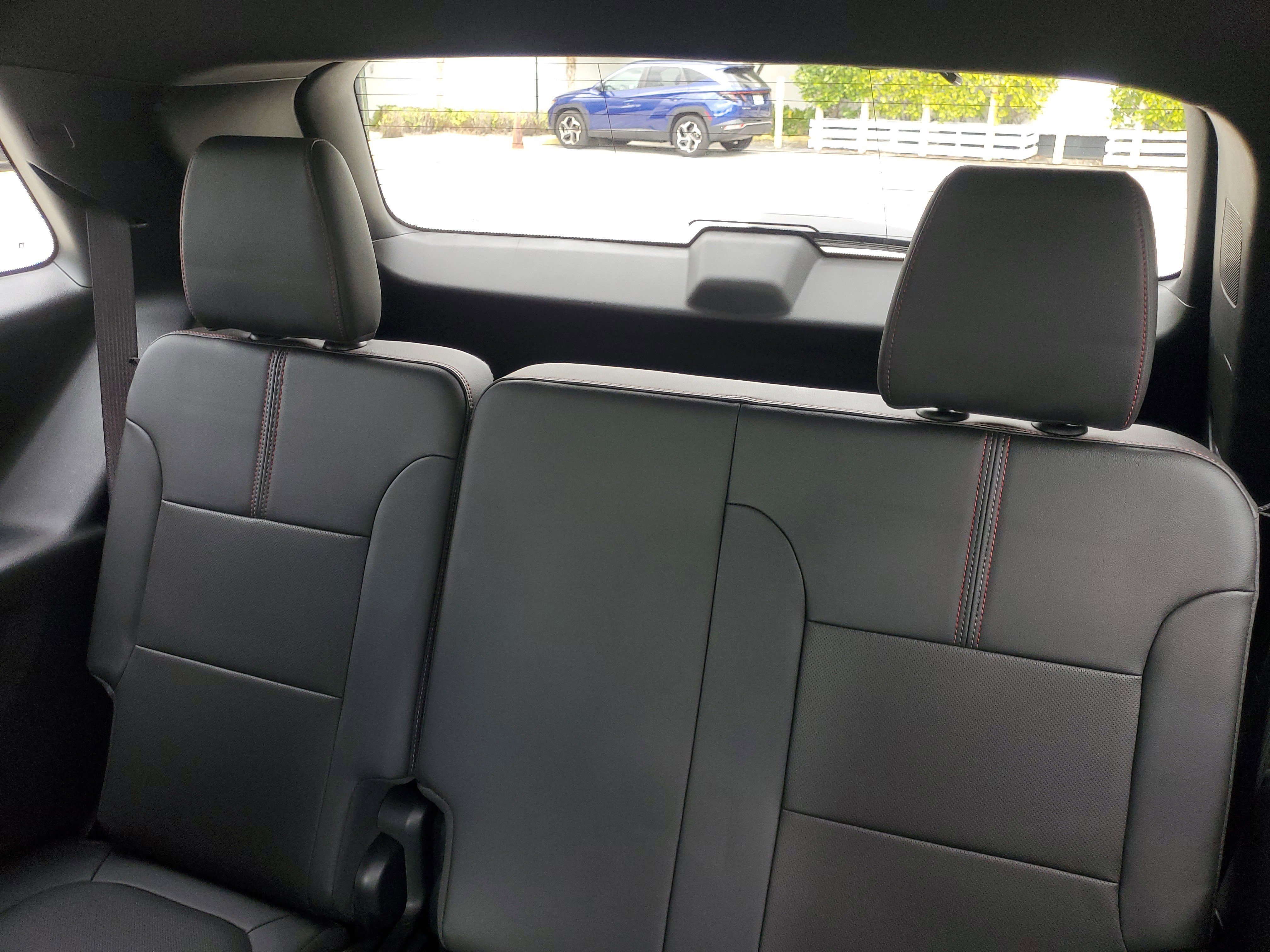 Used 2023 Chevrolet Traverse RS image 17