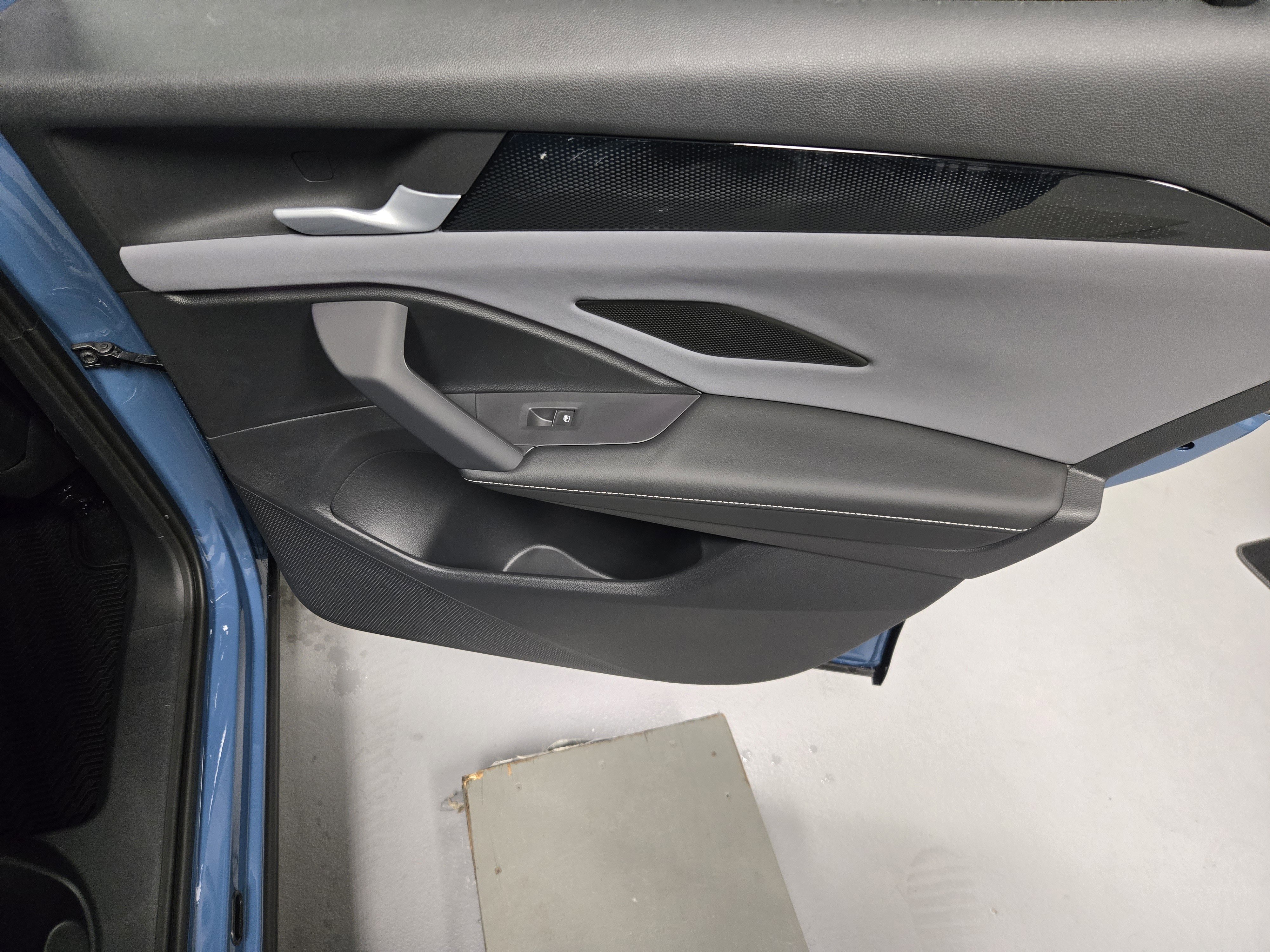 New 2025 Volkswagen Tiguan SE R-Line image 14