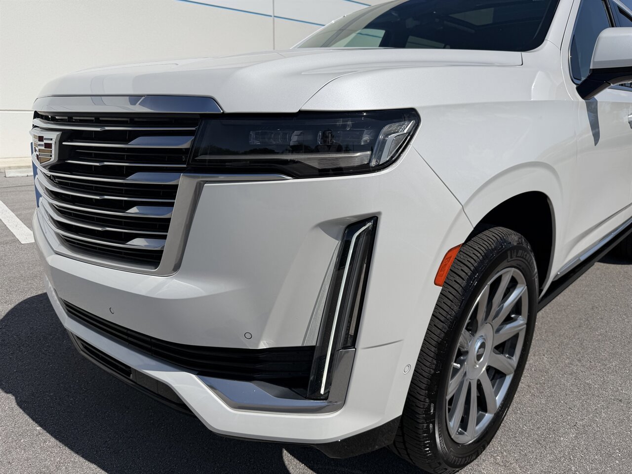 Used 2021 Cadillac Escalade ESV Premium Luxury Platinum AWD/4WD image 38