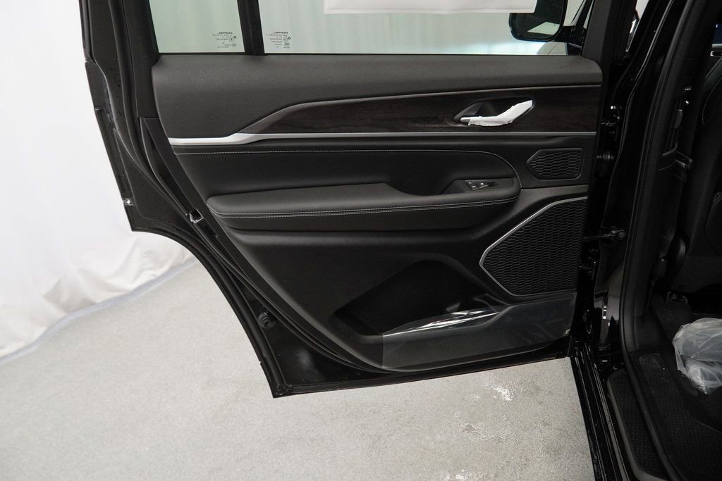 New 2026 Jeep Grand Cherokee L Limited image 29