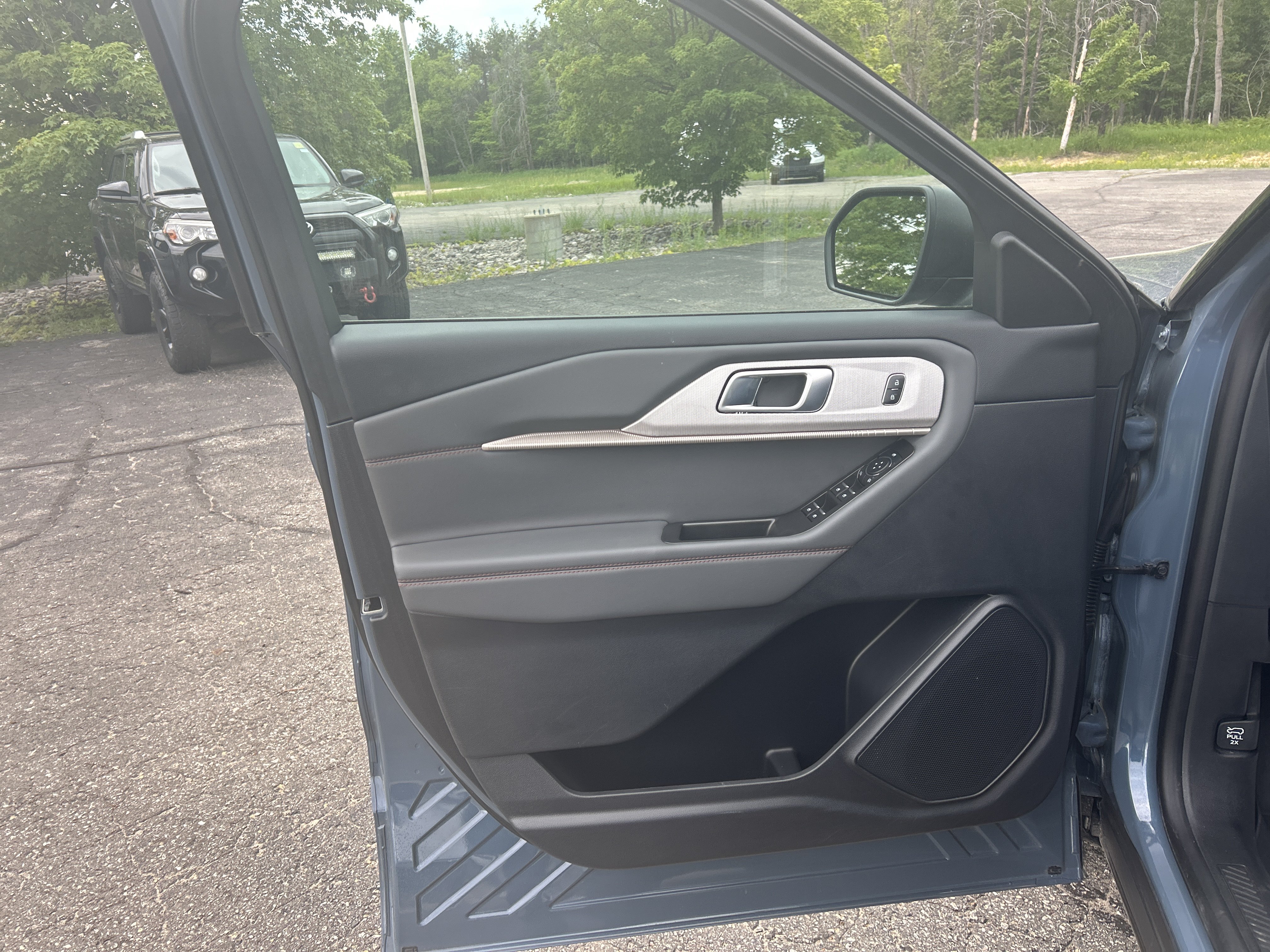 Used 2025 Ford Explorer Active AWD/4WD image 18