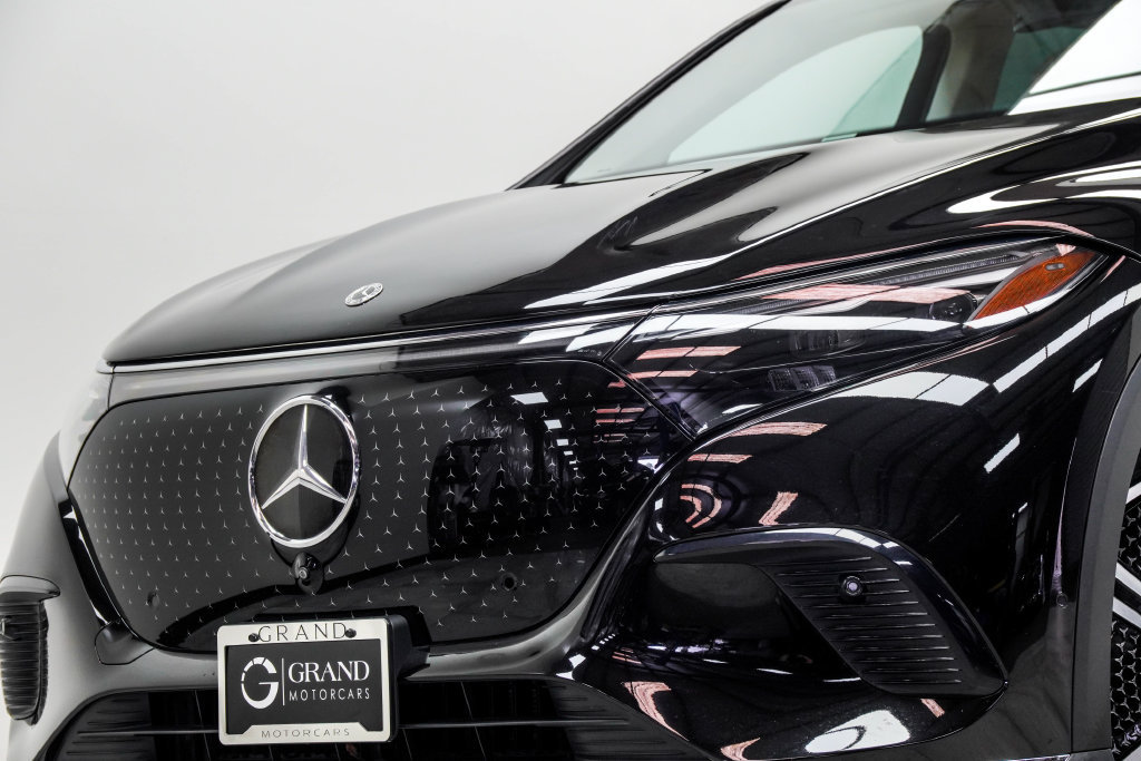 Used 2023 Mercedes-Benz EQS 450+ 4MATIC SUV image 2