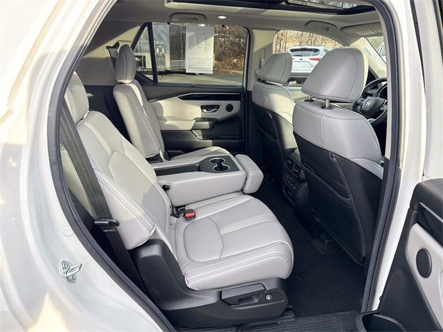 Used 2025 Honda Pilot Touring image 11