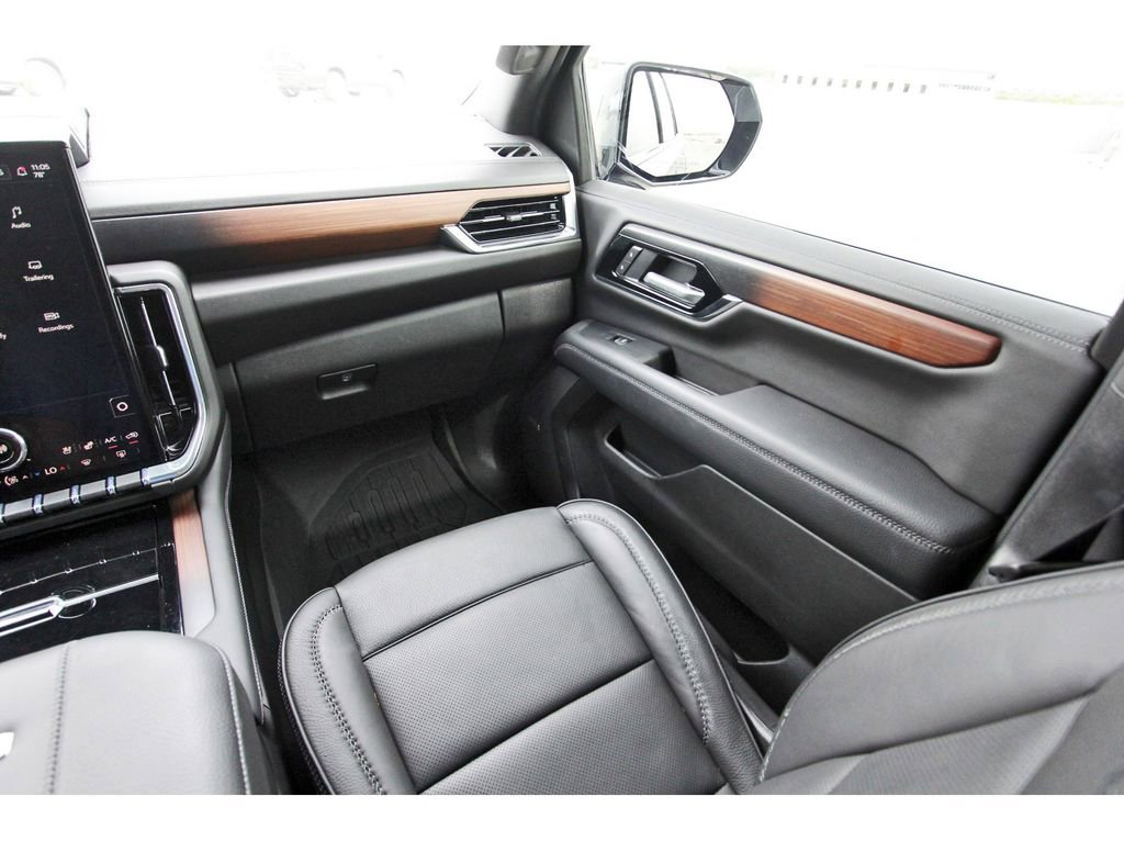 Used 2025 GMC Yukon Denali image 10