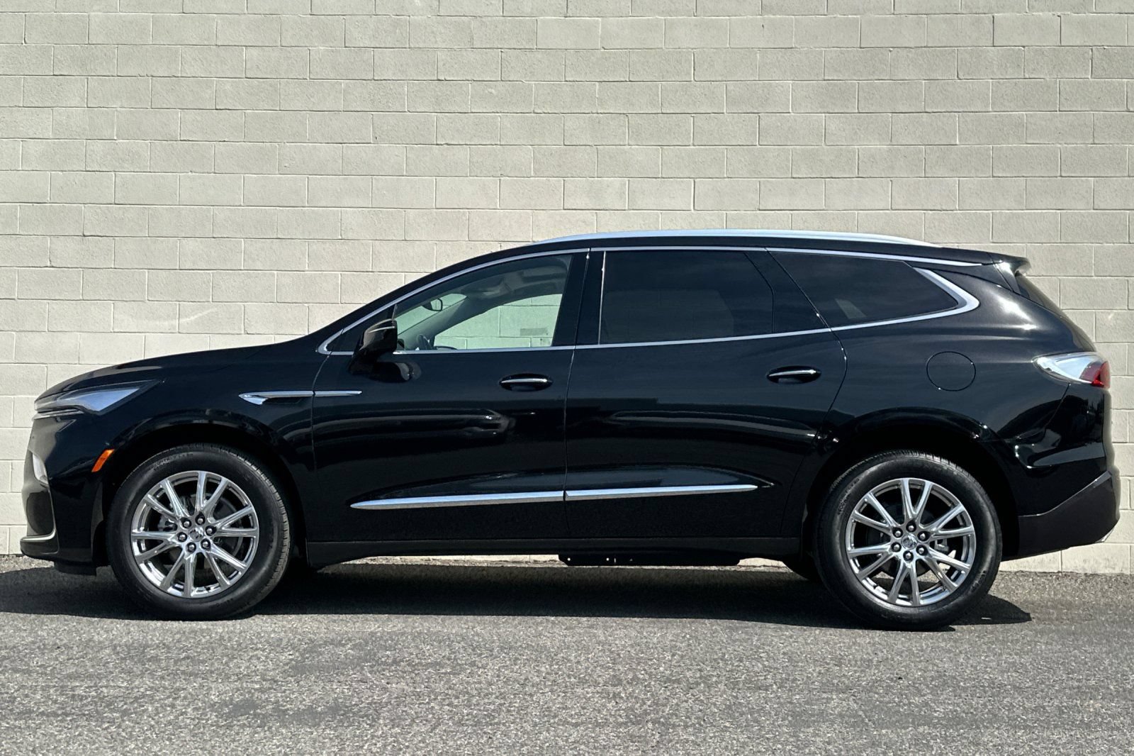 Certified 2023 Buick Enclave Essence w/ Experience Buick Package FWD image 7