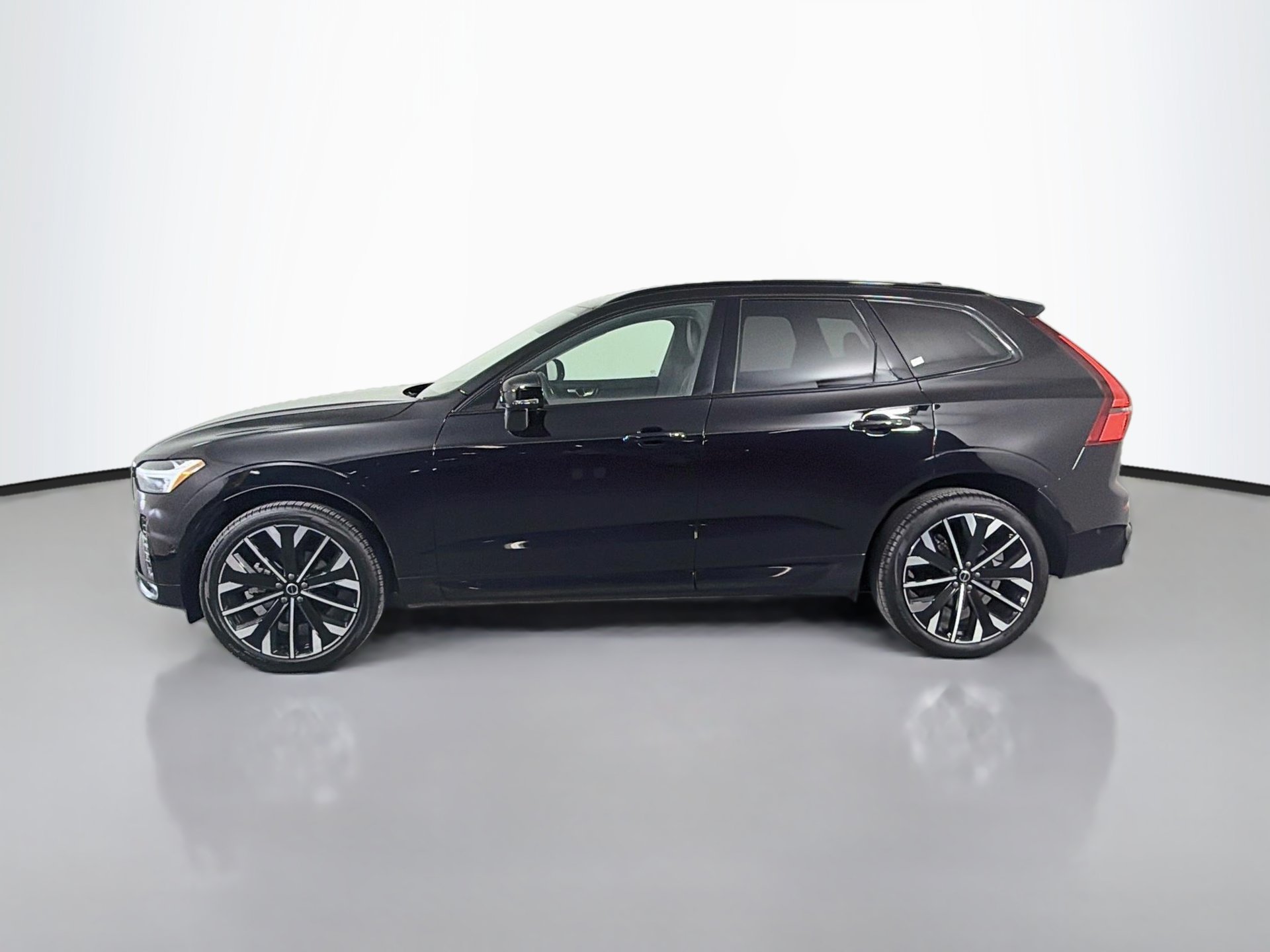 Certified 2026 Volvo XC60 B5 Ultra AWD/4WD image 9