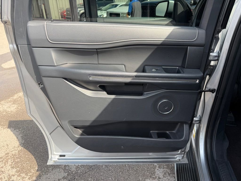 Used 2023 Ford Expedition Max XLT image 12