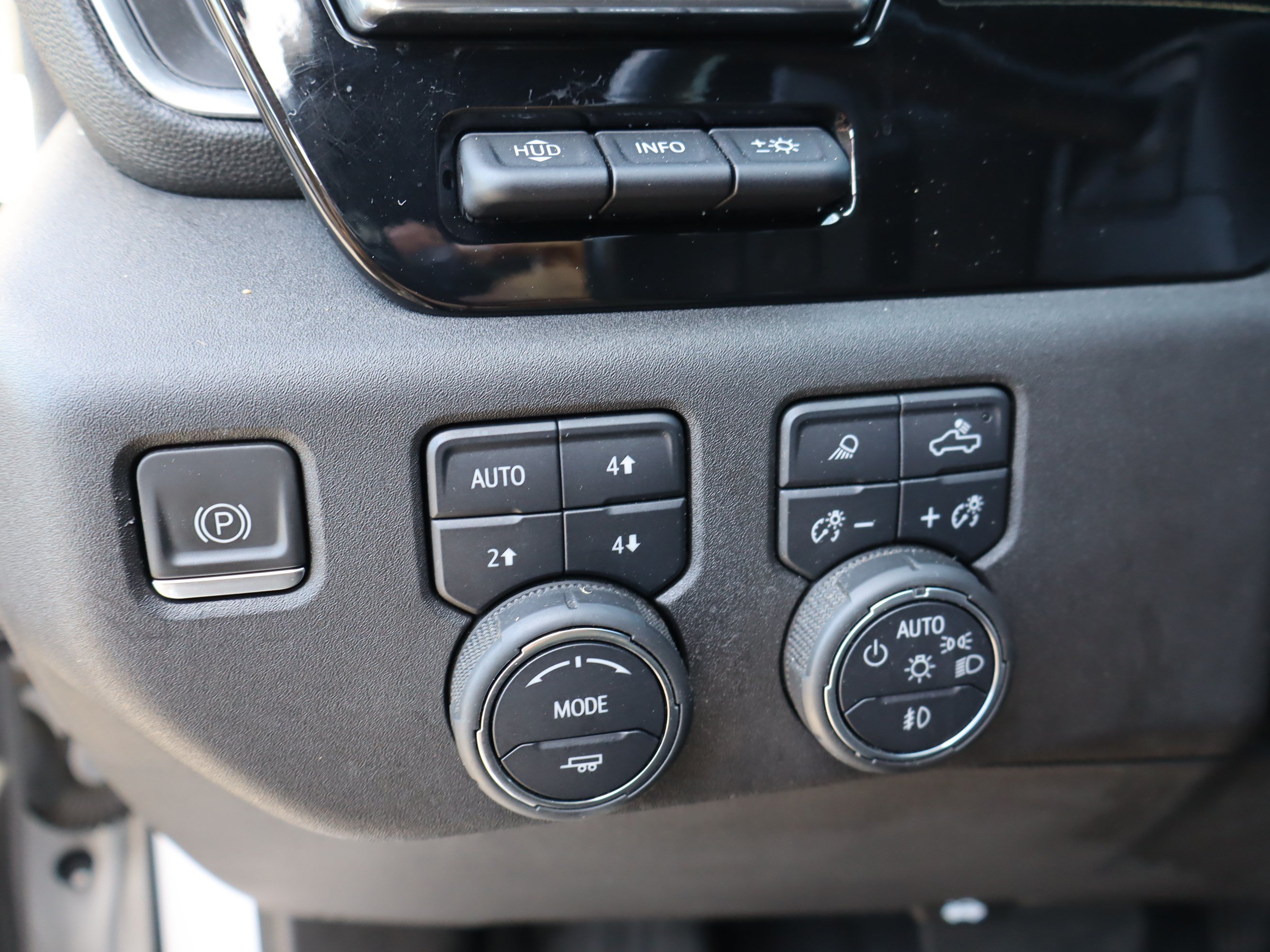 Used 2022 Chevrolet Silverado 1500 High Country w/ High Country Premium Package AWD/4WD image 23