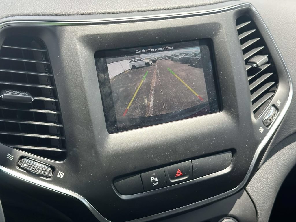 Used 2020 Jeep Cherokee Latitude Plus FWD image 25