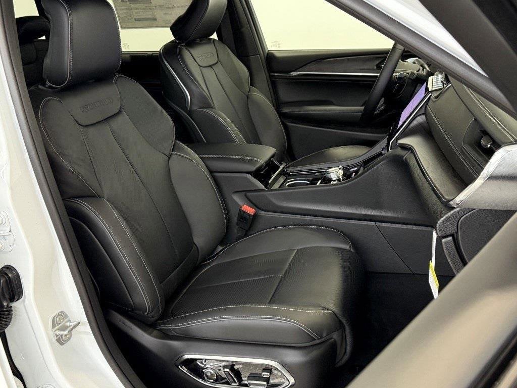 New 2025 Jeep Grand Cherokee Overland w/ Adv Protech Group III image 16