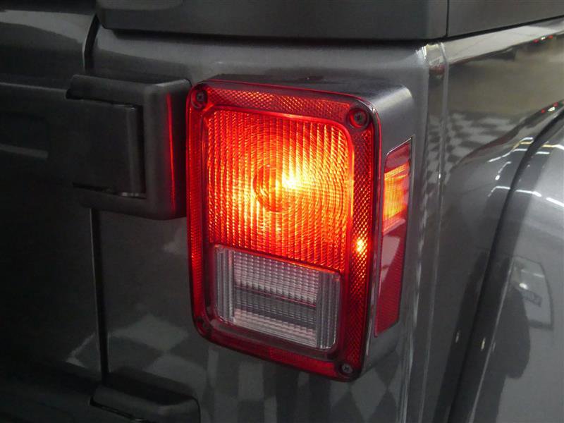 Used 2018 Jeep Wrangler Unlimited Sahara image 14