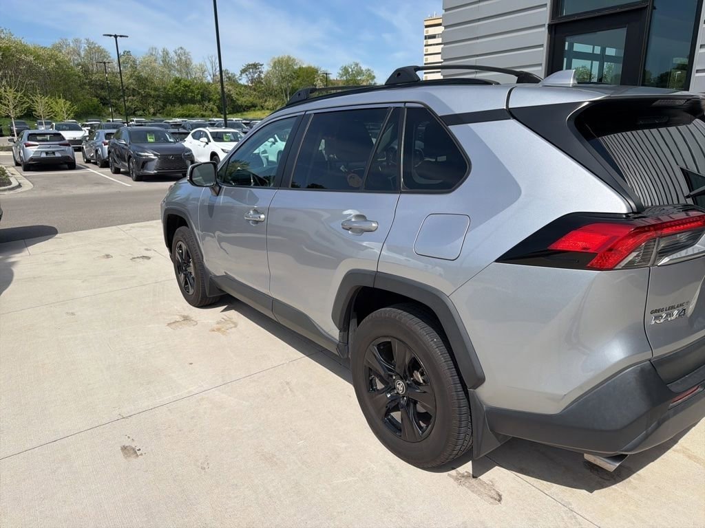 Used 2022 Toyota RAV4 XLE AWD/4WD image 5
