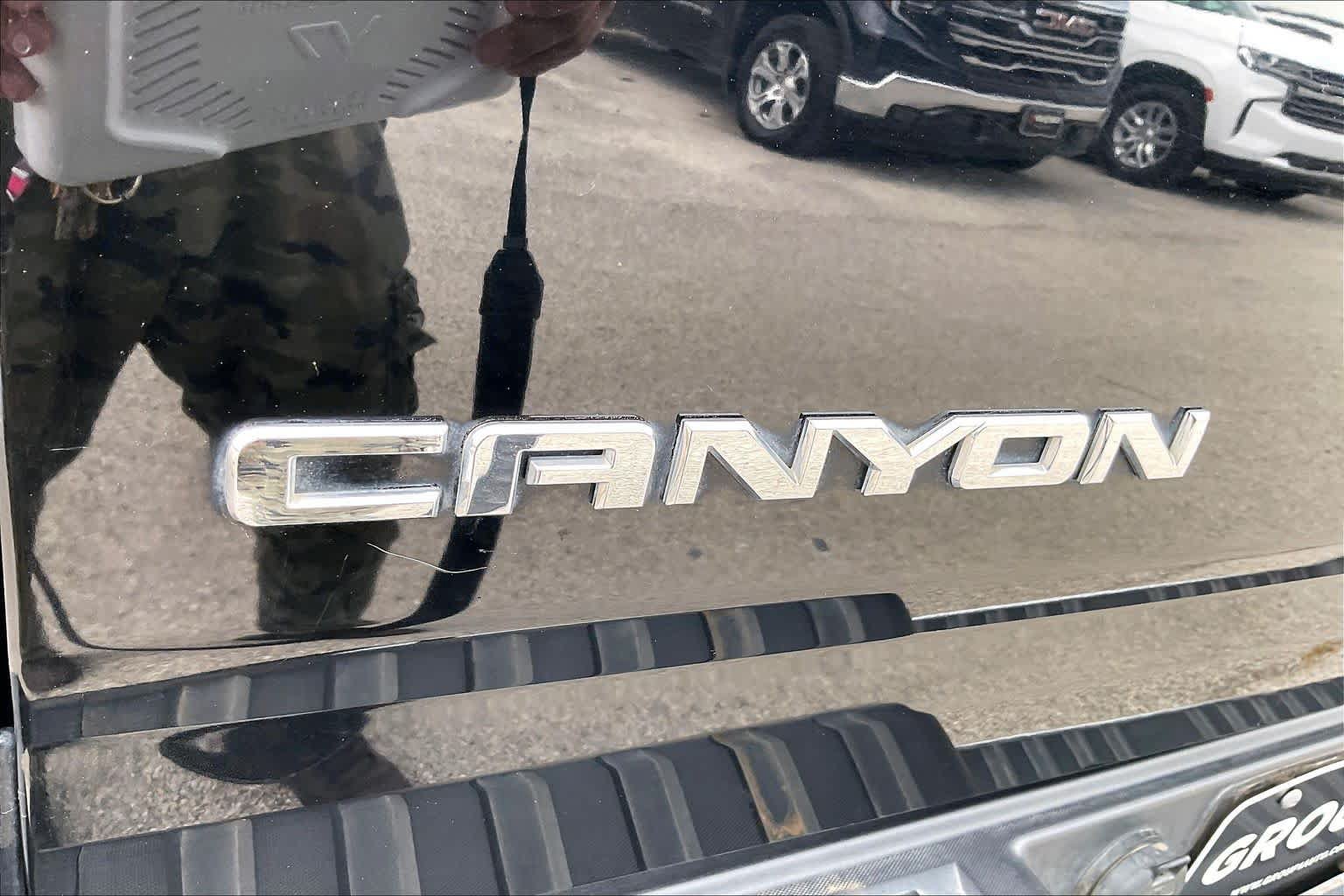 Used 2015 GMC Canyon SLT w/ Driver Alert Package AWD/4WD image 10