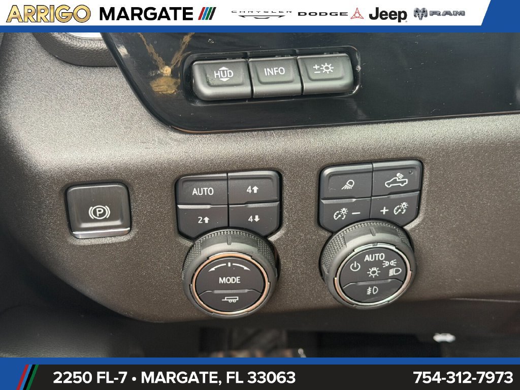 Used 2025 Chevrolet Silverado 1500 High Country w/ High Country Premium Package AWD/4WD image 33