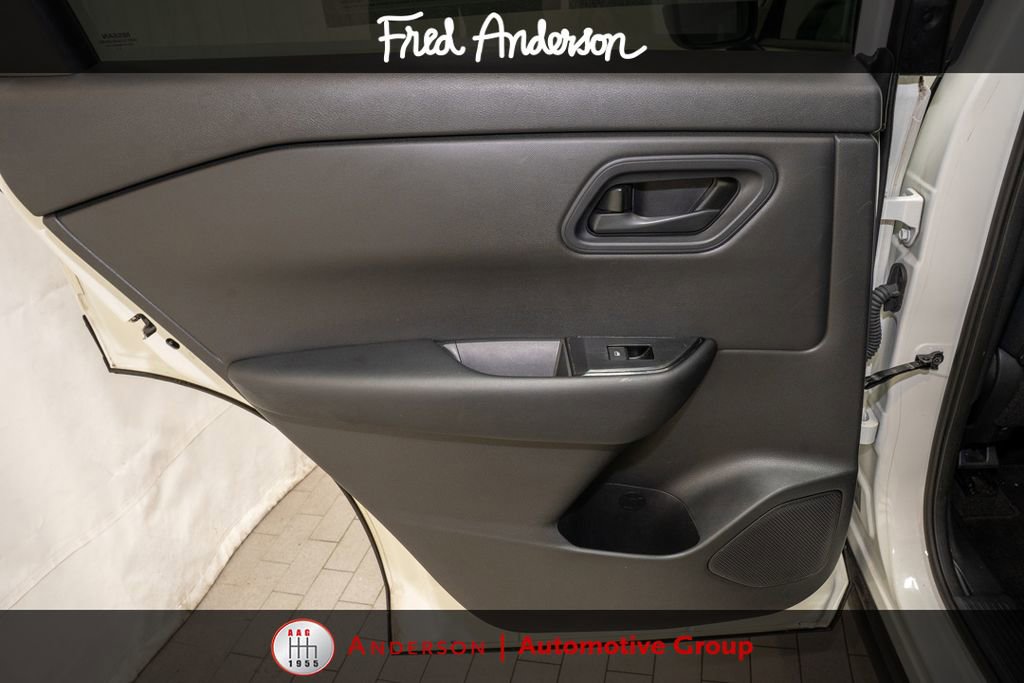 Used 2024 Nissan Rogue S AWD/4WD image 8