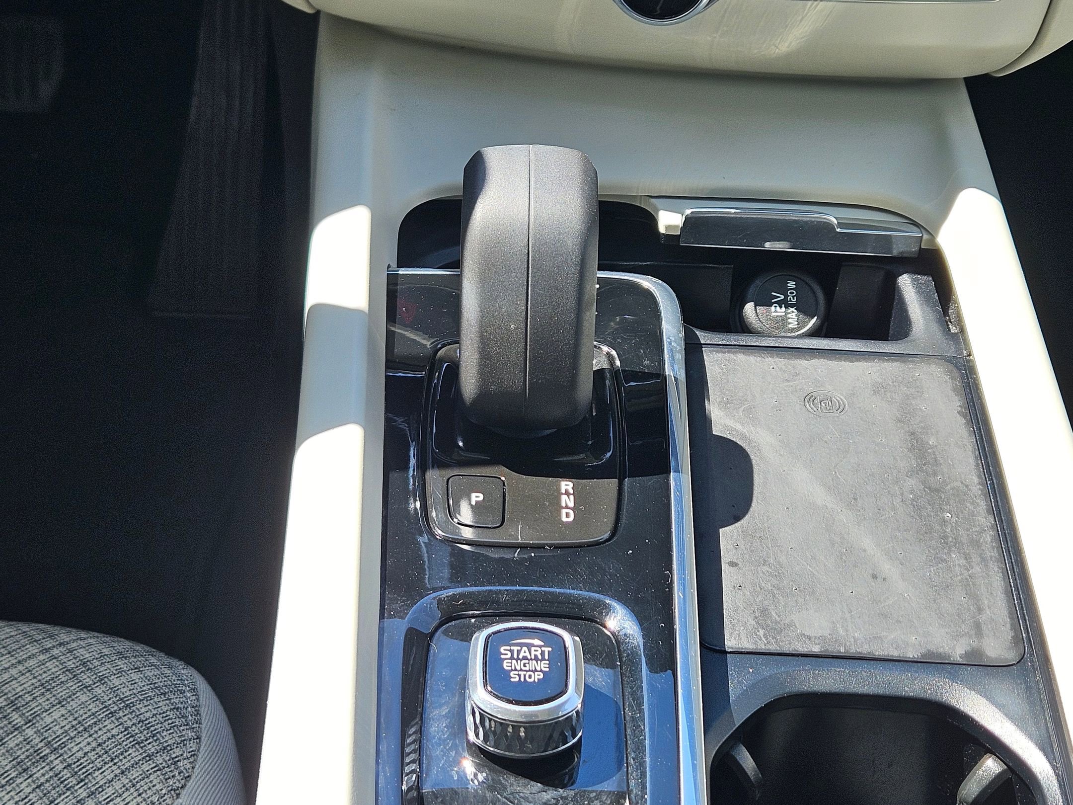 Used 2022 Volvo XC60 B5 Momentum image 14