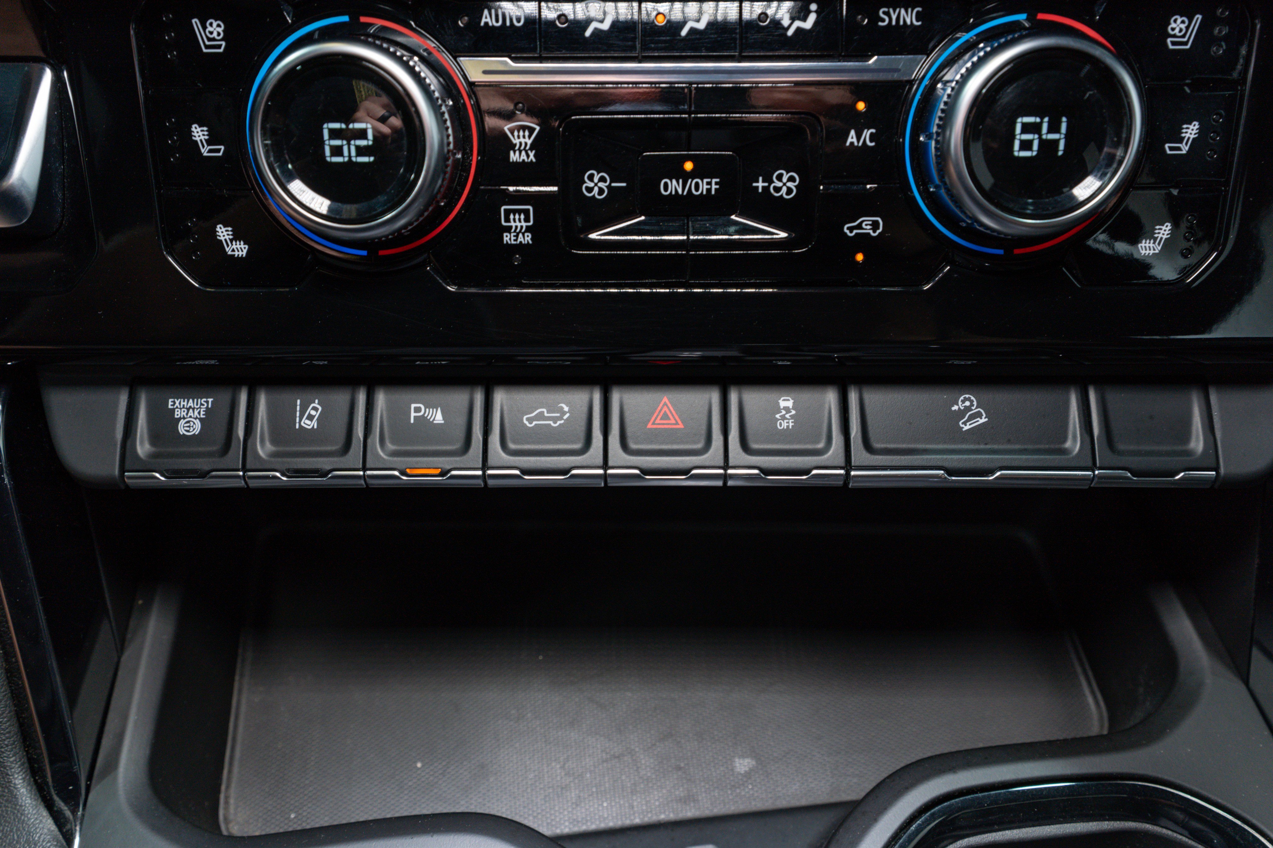 Used 2024 GMC Sierra 2500 AT4 w/ AT4 Preferred Package image 25