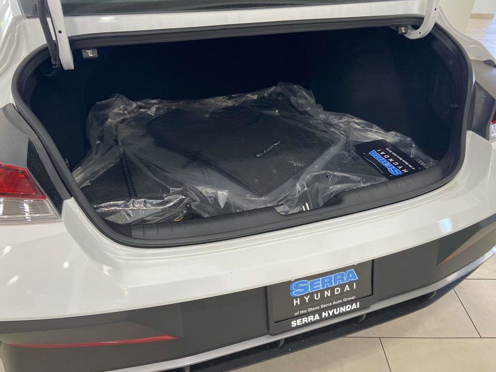 Certified 2025 Hyundai Elantra Sport image 9