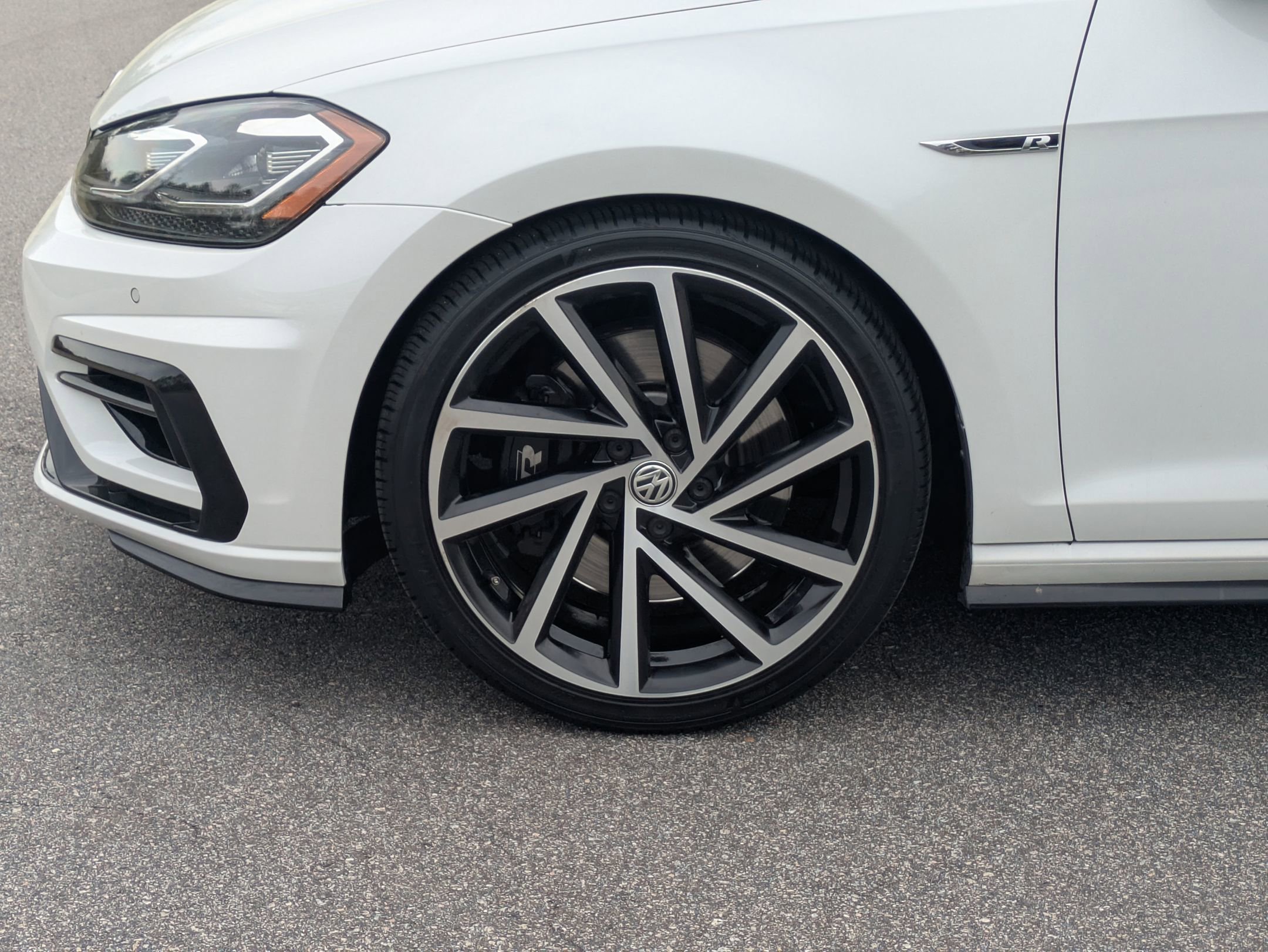 Used 2019 Volkswagen Golf R 4-Door image 31