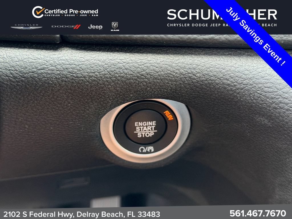 Used 2025 Chrysler Pacifica Select FWD image 28