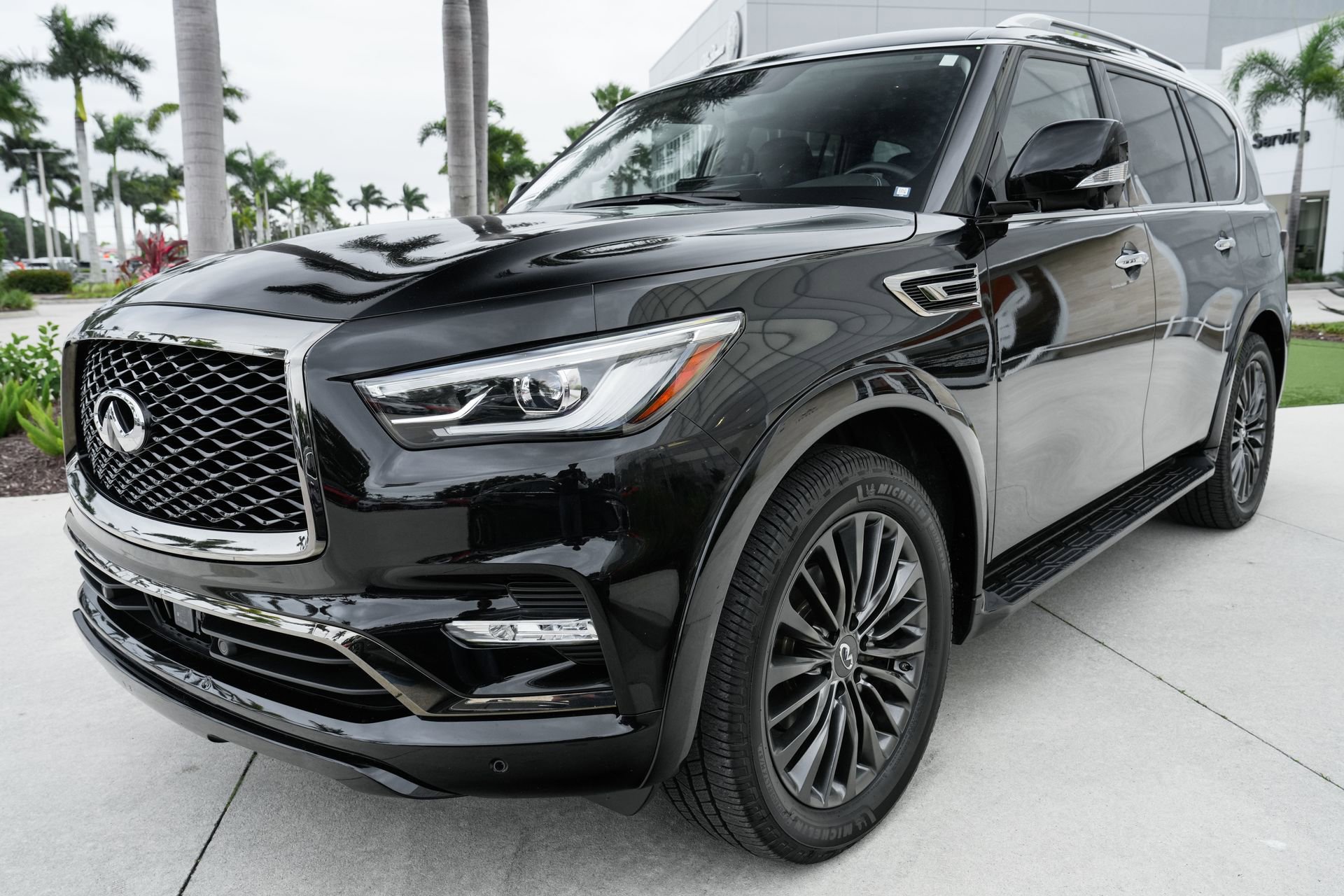 Used 2023 INFINITI QX80 Premium Select w/ Cargo Package image 6