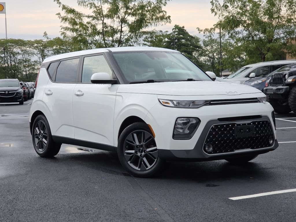 Used 2022 Kia Soul EX FWD image 2
