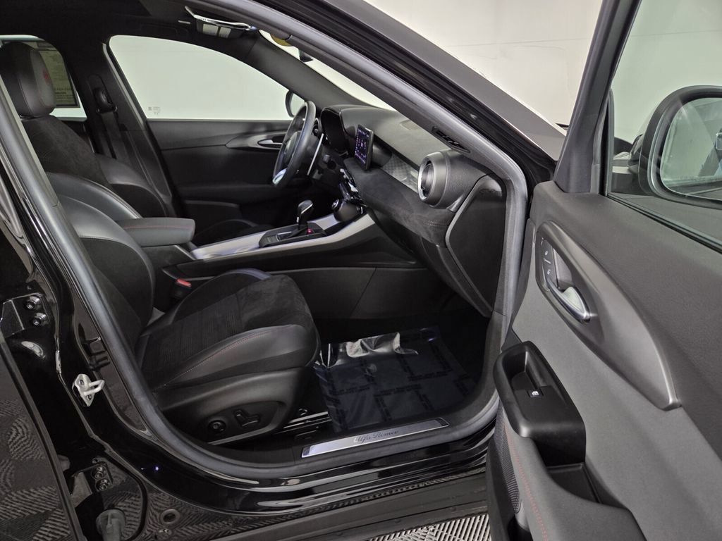 Used 2024 Alfa Romeo Tonale Veloce image 34