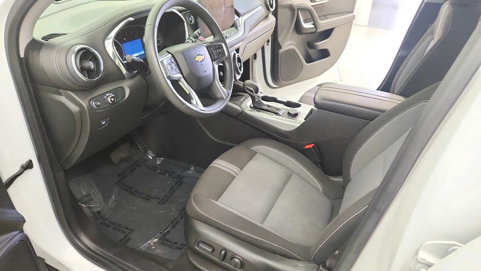 Used 2023 Chevrolet Blazer LT w/ Convenience Package FWD image 13