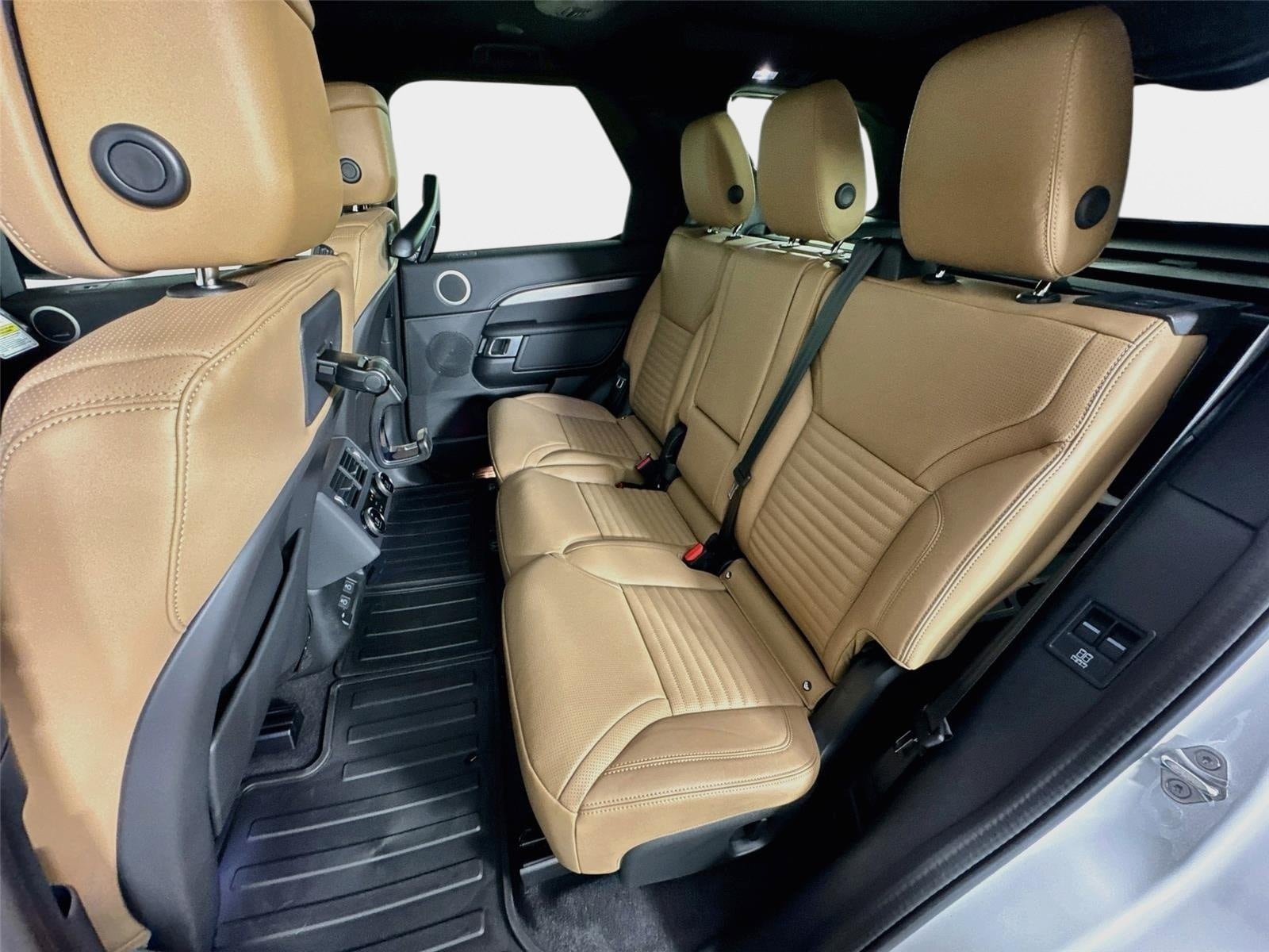 New 2026 Land Rover Discovery Limited Edition AWD/4WD image 24