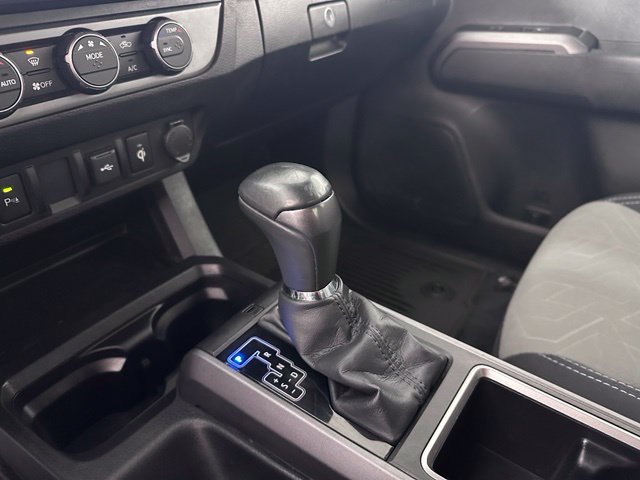 Used 2022 Toyota Tacoma TRD Off-Road w/ TRD Premium Off Road Package AWD/4WD image 20