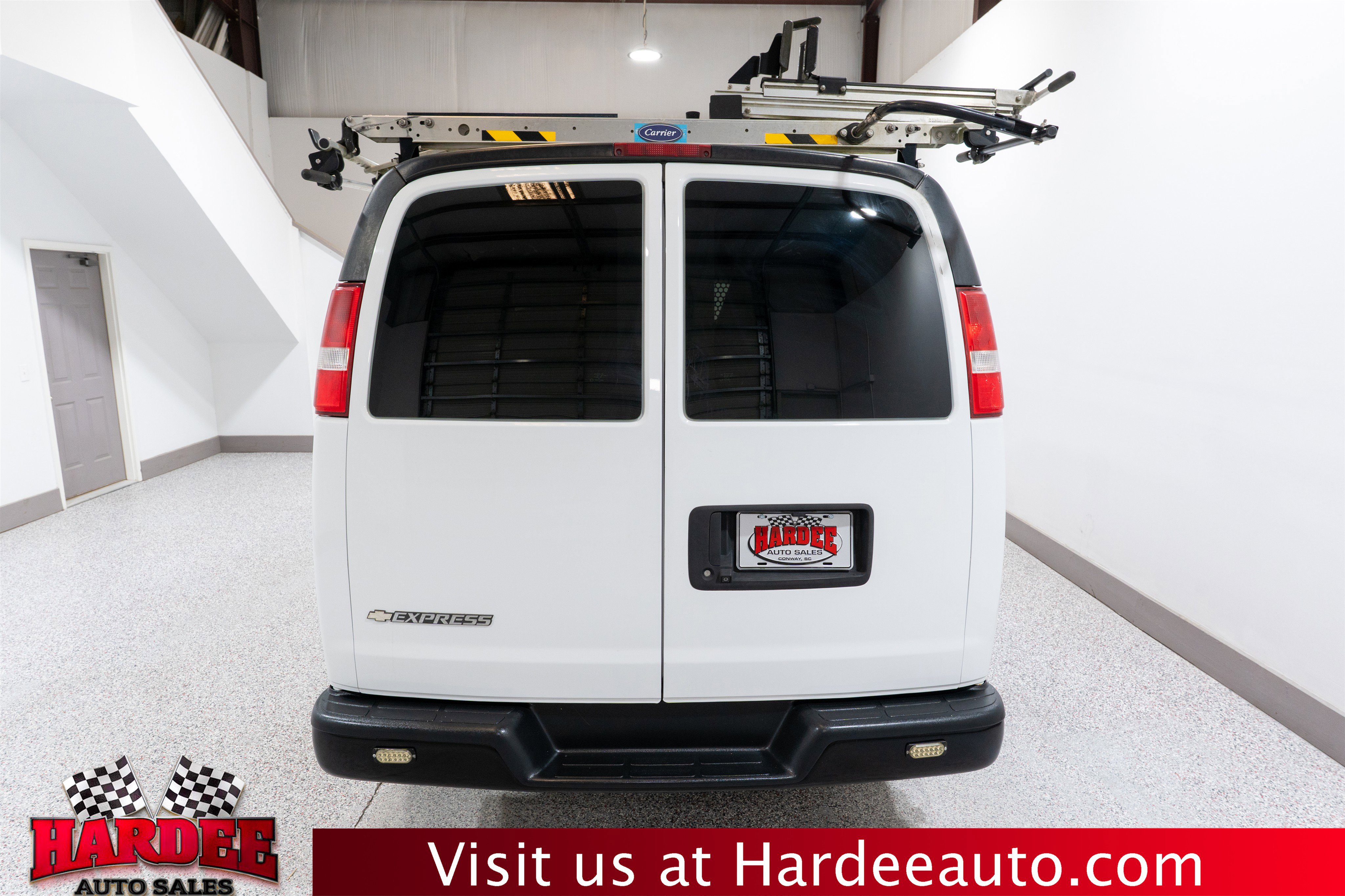 Used 2020 Chevrolet Express 2500 w/ Driver Convenience Package RWD image 4