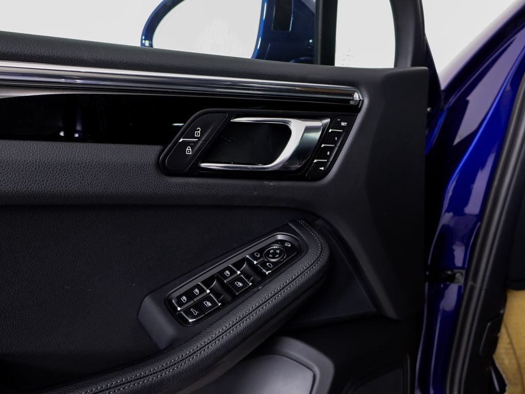 New 2026 Porsche Macan AWD/4WD image 21