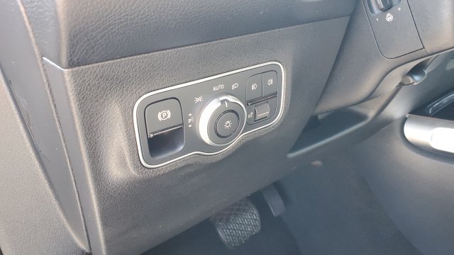 Used 2023 Mercedes-Benz GLB 250 4MATIC image 9