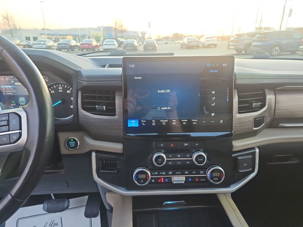 Used 2024 Ford Expedition Limited image 24