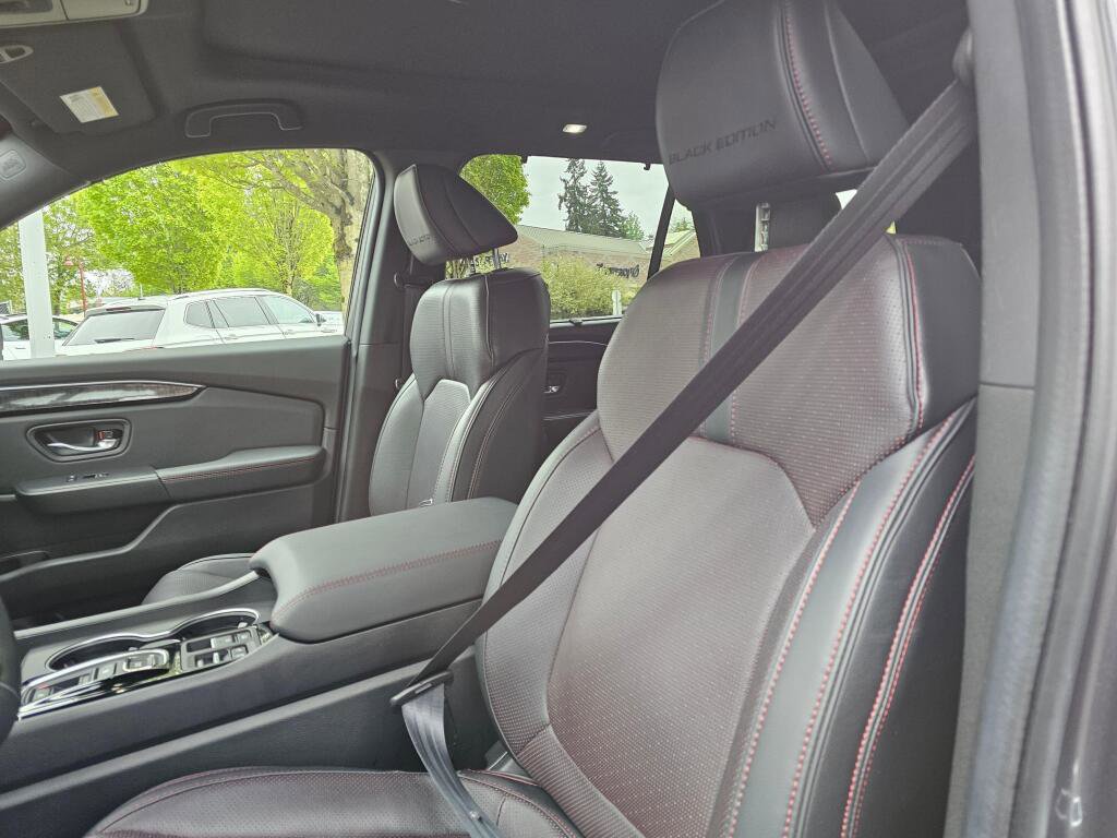 Used 2025 Honda Pilot Black Edition image 22