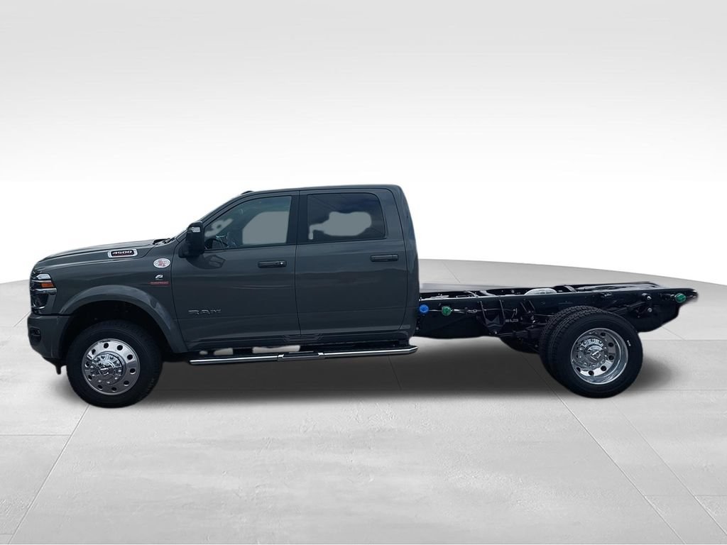 New 2026 RAM 4500 4x4 Crew Cab DRW w/ Laramie Trim Package image 5