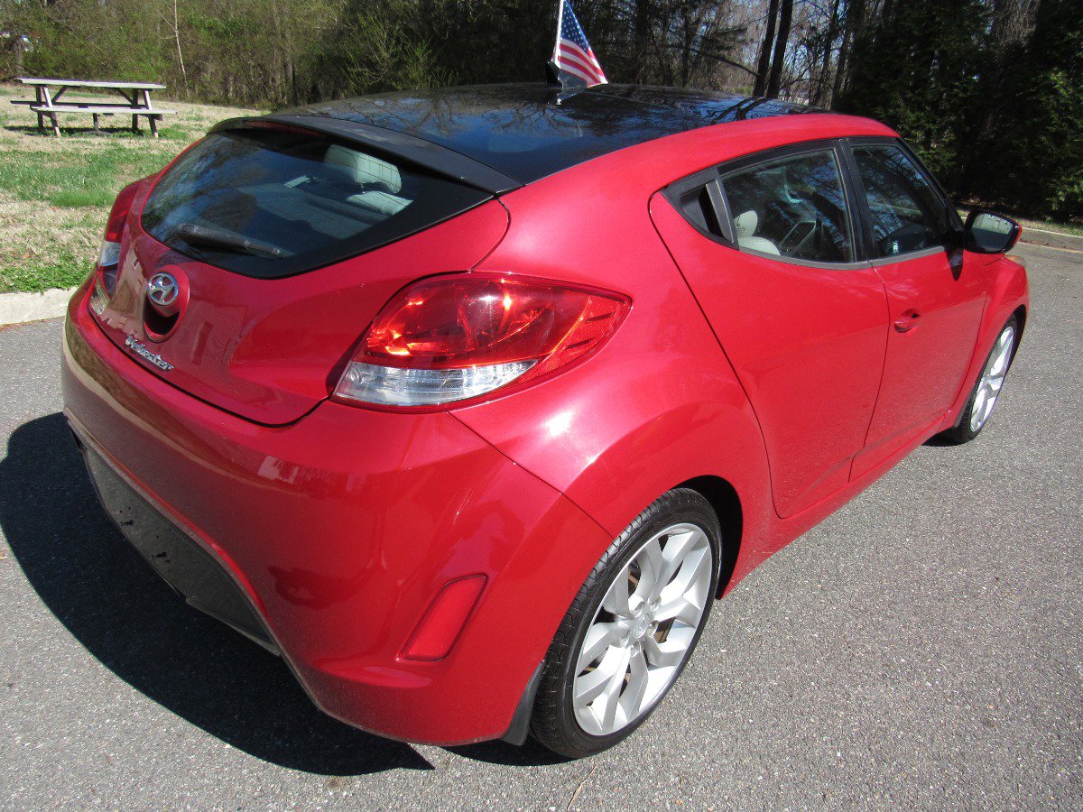 Used 2013 Hyundai Veloster BASE w/ Style Pkg image 6
