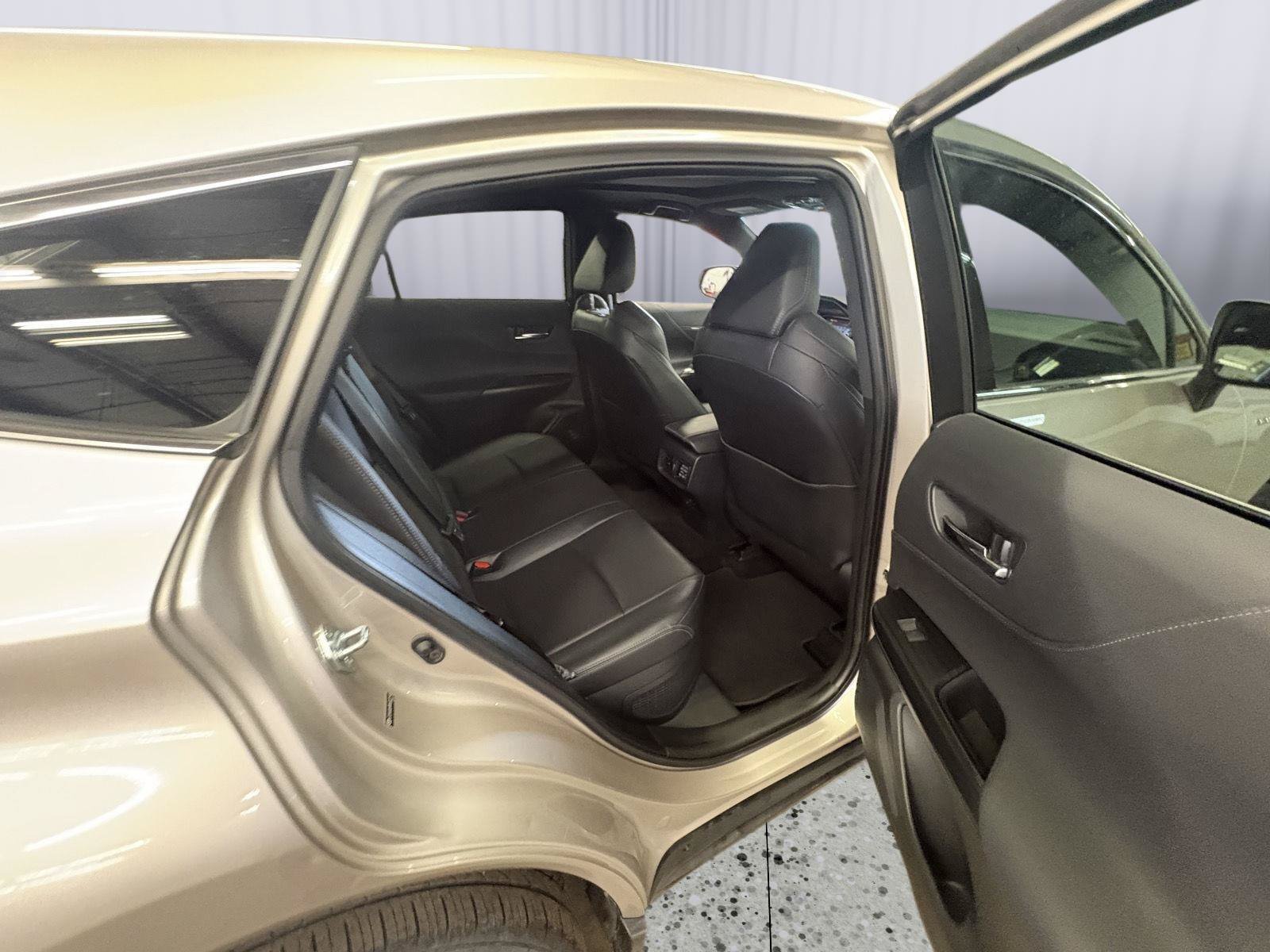 Used 2021 Toyota Venza Limited w/ Advanced Technology Package AWD/4WD image 18