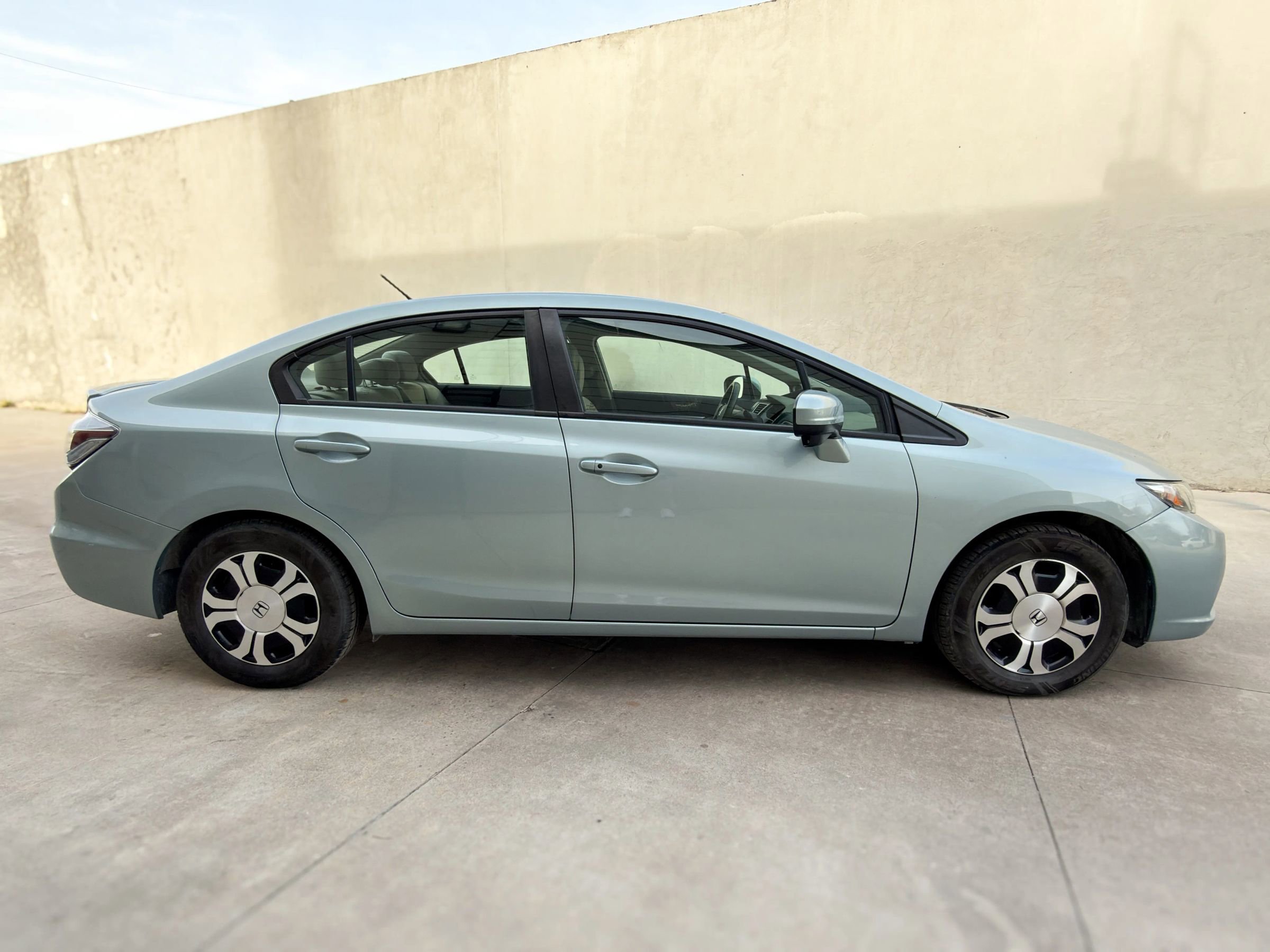 Used 2015 Honda Civic Hybrid Sedan image 9