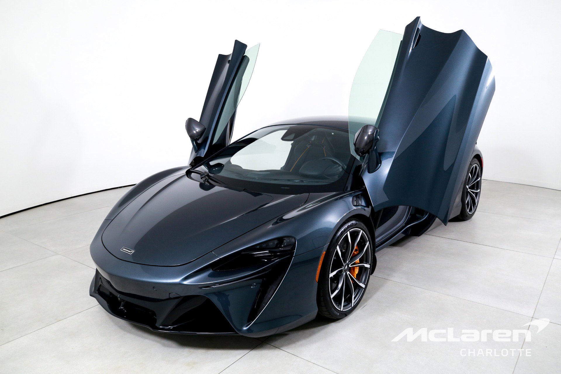 Used 2023 McLaren Artura image 5