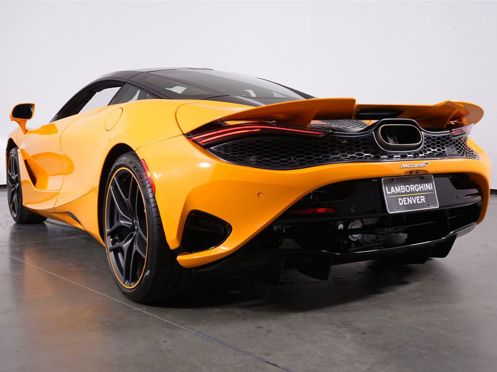 Used 2025 McLaren 750S image 18