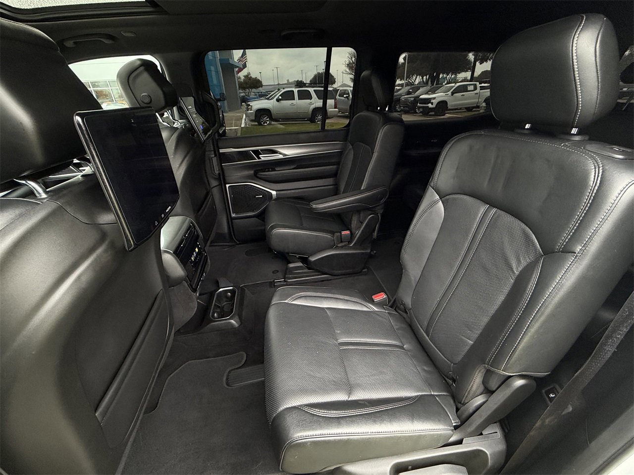 Used 2023 Jeep Wagoneer Series II image 30