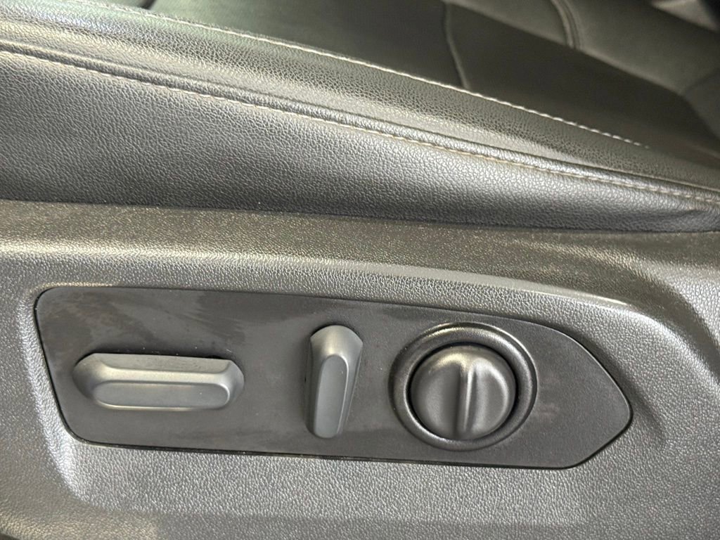 Used 2022 Chevrolet Silverado 2500 LTZ w/ LTZ Premium Package image 19