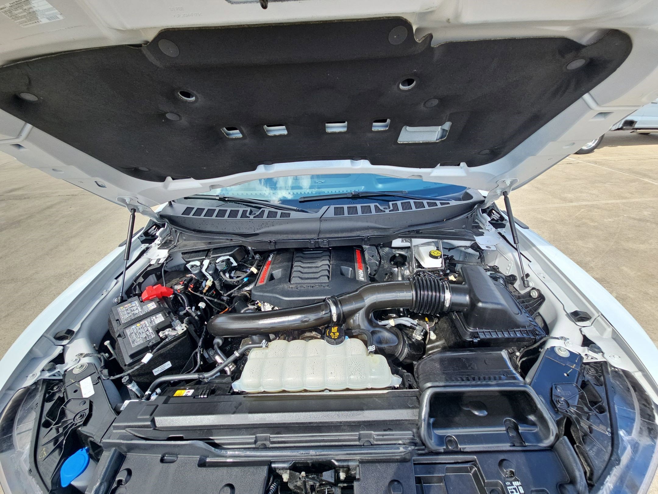 Used 2025 Ford F150 Raptor AWD/4WD image 34