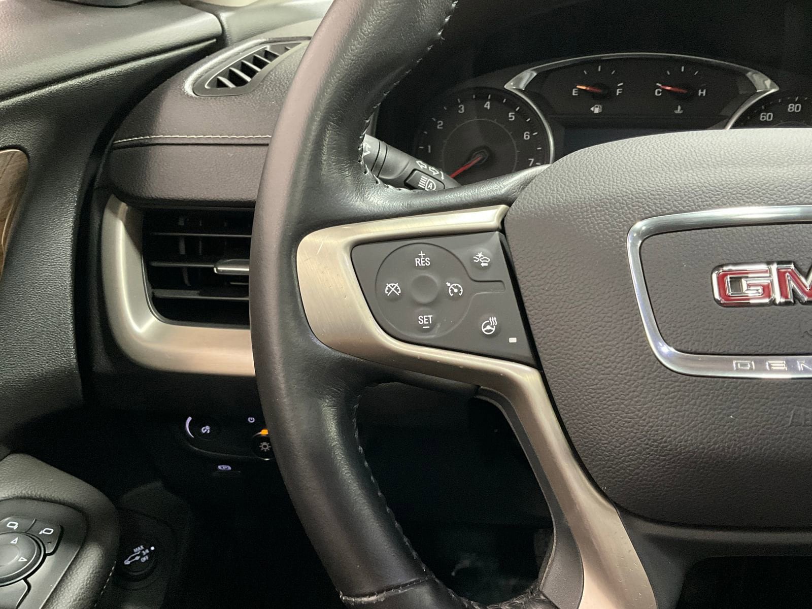 Used 2020 GMC Terrain Denali w/ GMC Pro Grade Package AWD/4WD image 17
