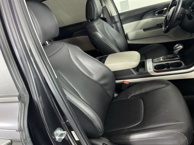 Used 2023 Kia Carnival LX FWD image 27