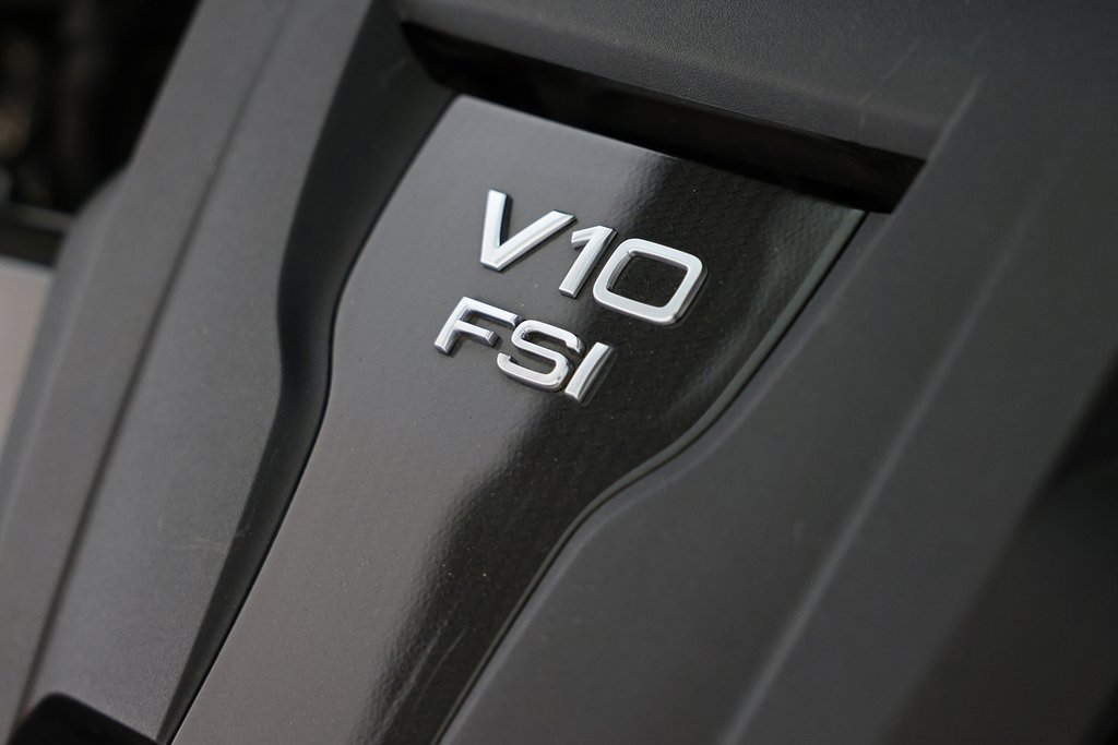 Used 2017 Audi R8 V10 w/ Carbon Exterior Package image 12